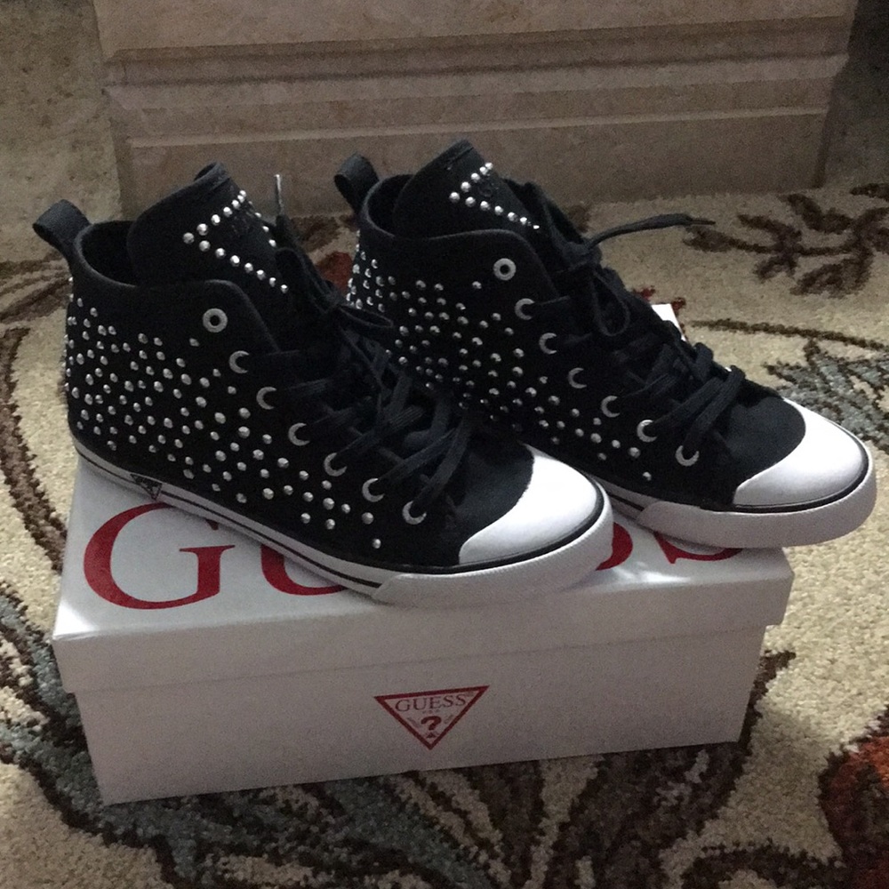 Guess sneaker Sz 7